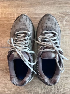 Brooks Addiction Women s Grey Walking Sneakers size 8.5