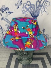 ¡Raro! Chuck E Cheese 1994 Dennis Foland All Over Tie Dye sombrero pequeño hasta 7-3/8