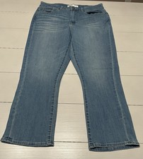 WOMENS LEVI STRAUSS SIGNATURE MID RISE CAPRI DENIUM JEANS LIGHT WASH SIZE 8-29W