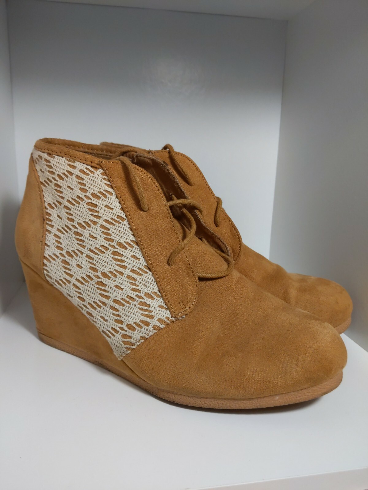 Maurices Wedge Caramel And Lace Accent Booties SIZE