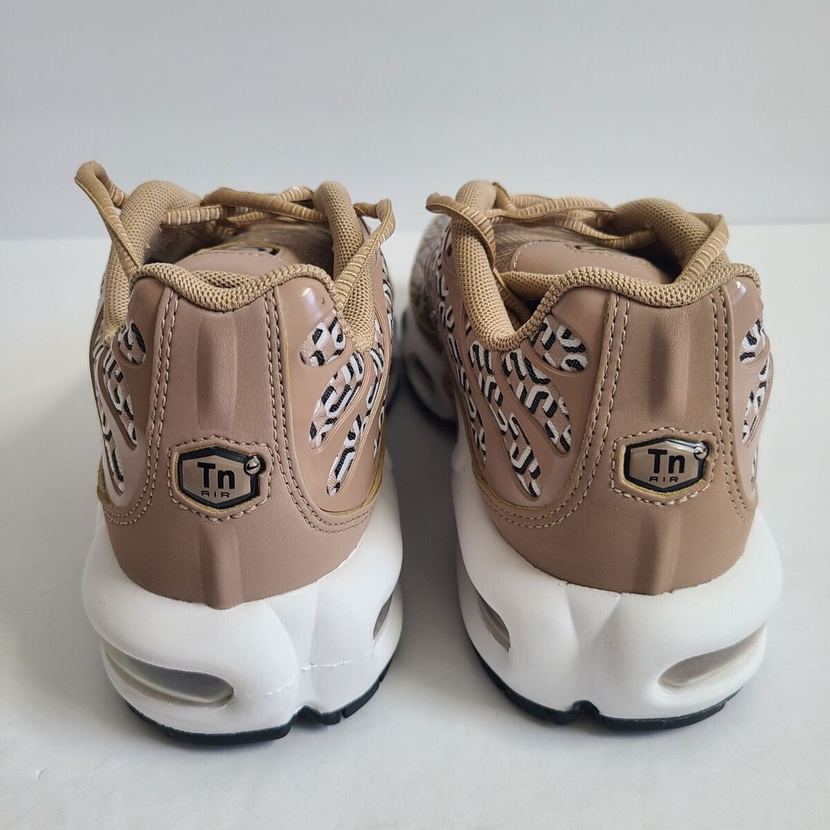 Nike Womens Air Max Plus United In Victory Shoes FB2557-200 Nike Womens Air Max Plus United In Victory Shoes FB2557-200