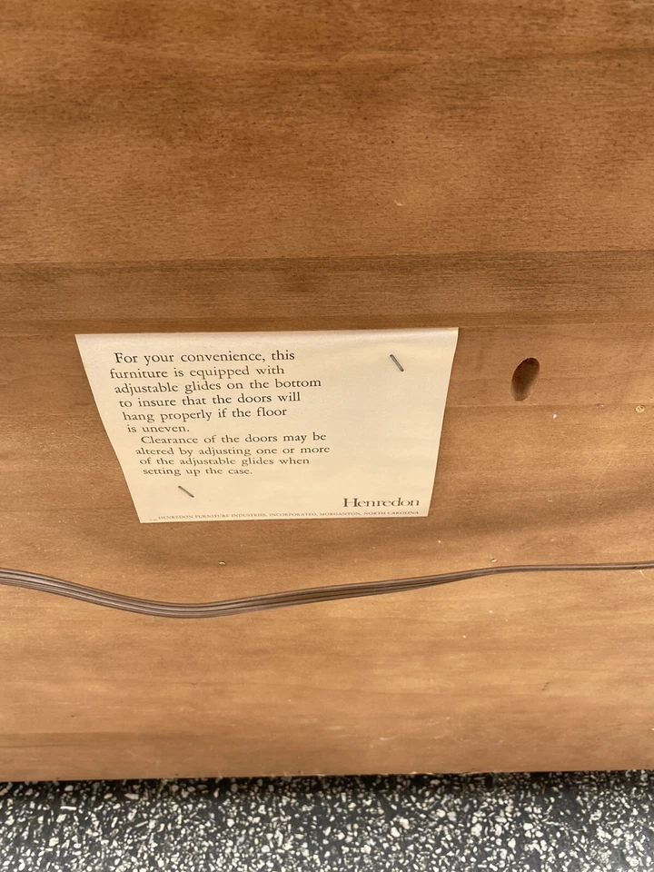 Servidor de gabinete de barra de nogal colección Villandry Henredon Foto 3 de 4