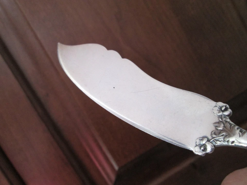 CUCHILLO MANTEQUILLA MAESTRO AMOR DESARMADO 1899 R & B ESTERLINA 7 3/8 pulgadas - art nouveau Foto 4 de 4