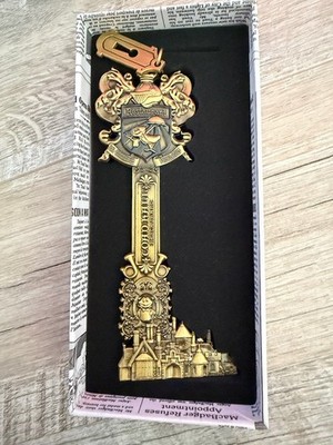 Disneyland Paris Toad Hall Restaurant Limited Edition Collectible Boxed Key Cle