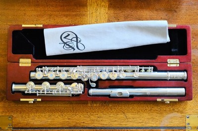 Di Zhao DZ-700 Sterling Silver Flute   C# Trill & D# Roller   Full Kit - Used
