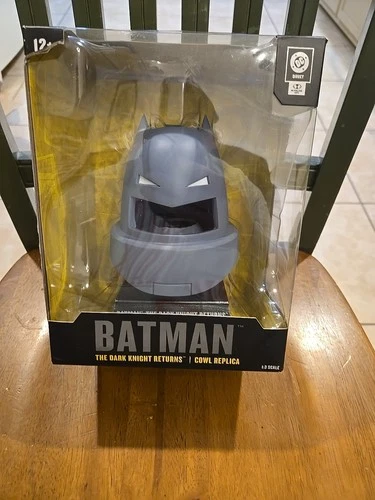 McFarlane Dark Knight Returns Armored BATMAN 1:3 Scale Cowl Replica NEW & Sealed