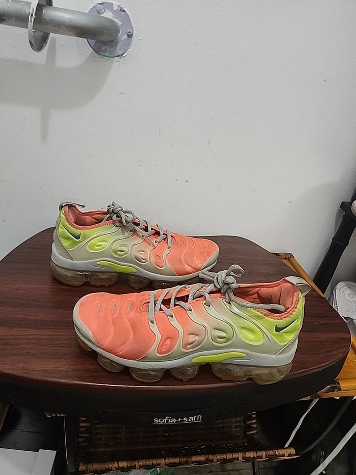 Size 8.5 - RARE Nike Air Vapormax Plus Reverse Sunset Orange Volt AO4550-003 - Image 4 of 4