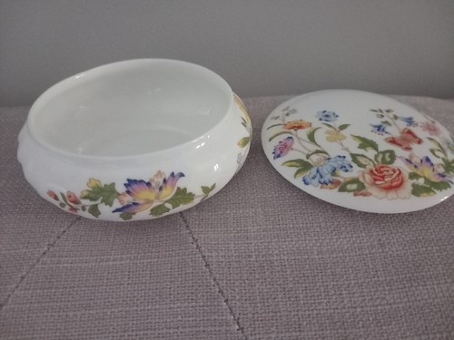 Aynsley (1980's) Bone China Trinket Box. " Cottage Garden". Excellent Condition - Picture 3 of 4