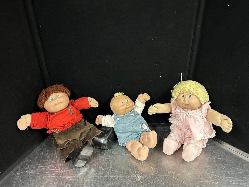 Vintage Cabbage Patch Kids Lot Of 3 Dolls with Clothing 1982