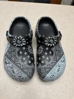 Crocs Bistro Black Grey Women s Size 8 Men s Size 6 Bandana Paisley Skid Resist