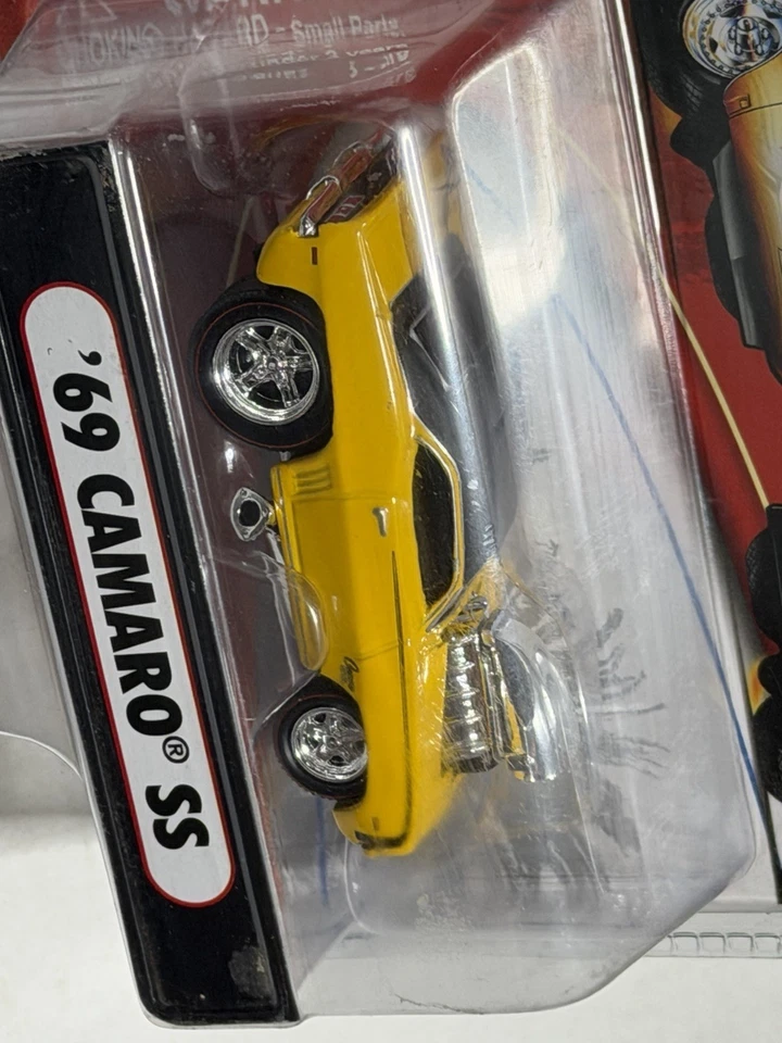 Muscle Machines 1971 CHEVY CAMARO  -- 1/64 --  71 CAMARO -- HTF   NIP Funrise - Image 3 of 4