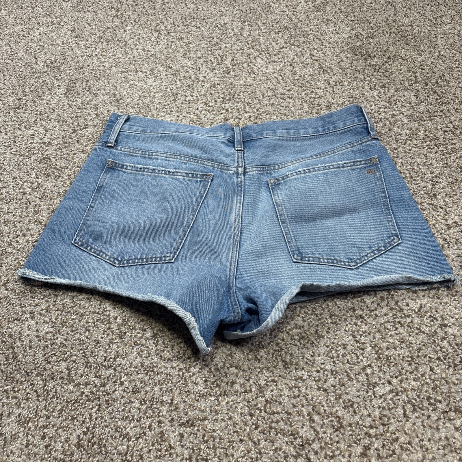 Madewell Shorts Relaxed Denim Light Wash Raw Hem 28 High Rise Waist Measures 34 - View 11