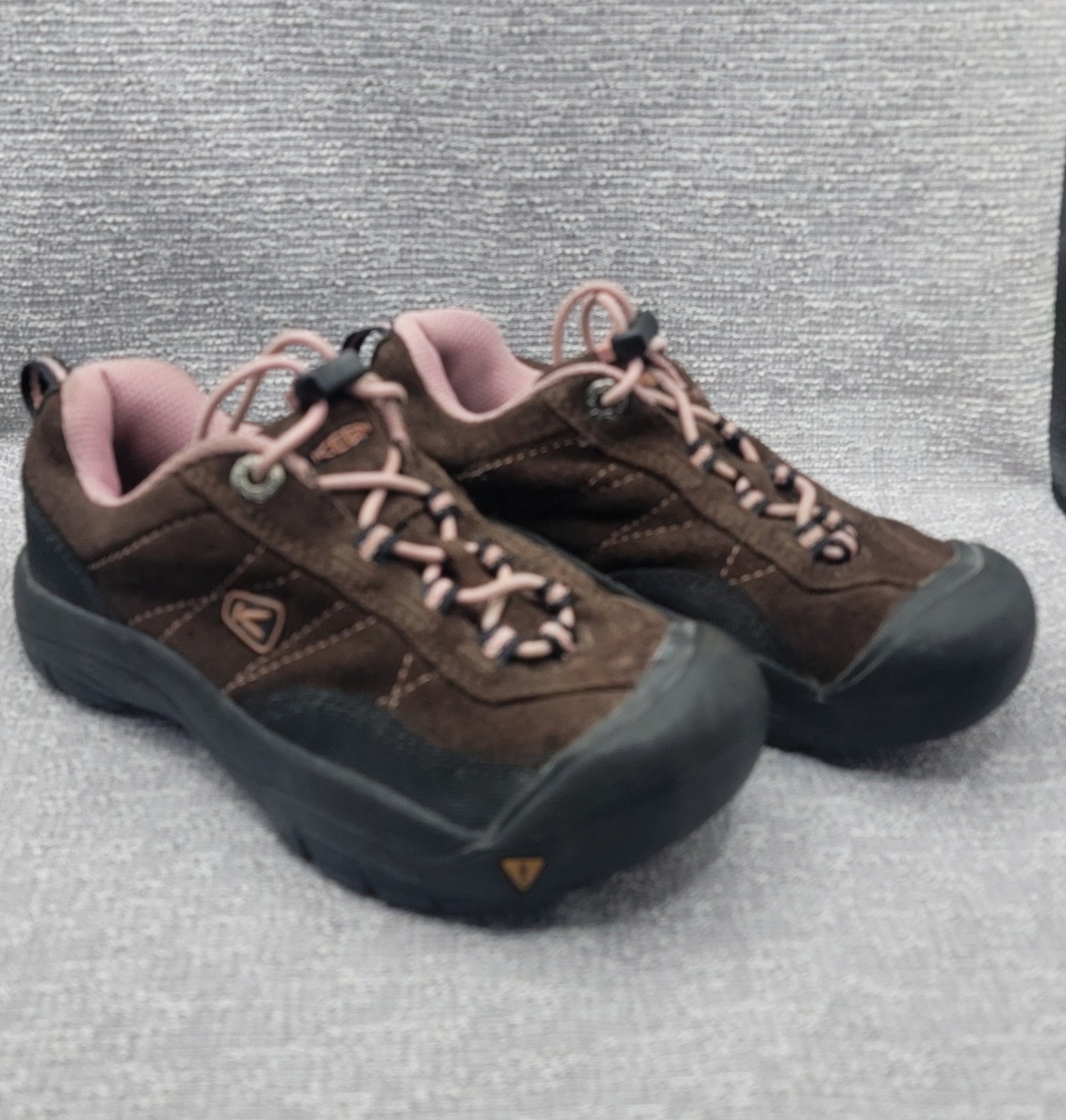 Scarpe casual da esterno Keen da bambino taglia 13 in pelle marrone con coulisse