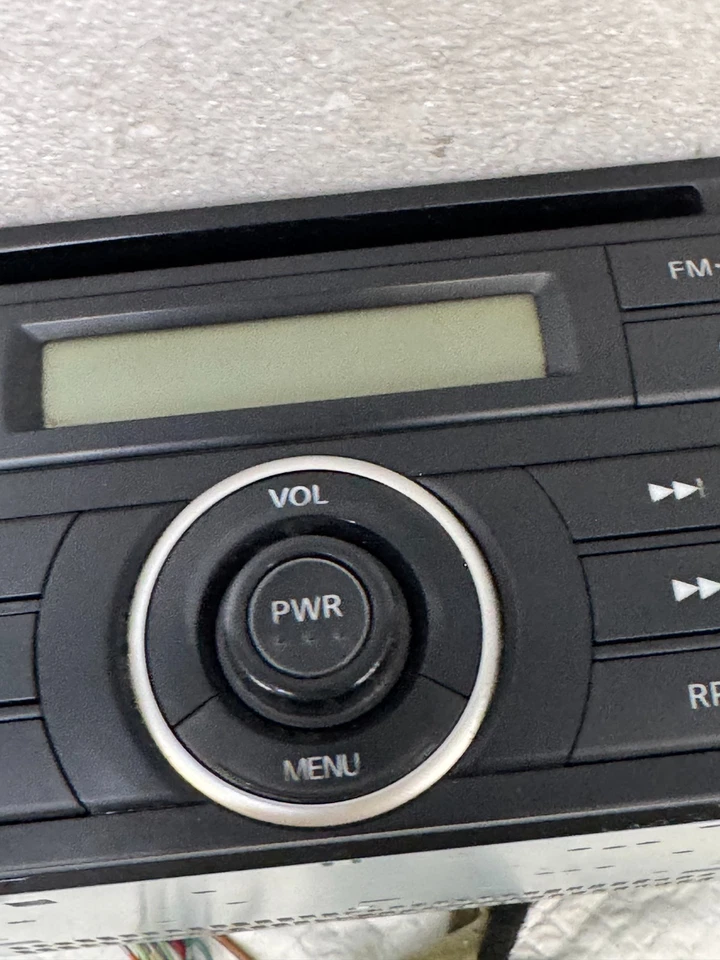 Nissan Versa 2007 radio AM/FM reproductor de CD 28185 EM30A fabricante original (367/2) Foto 3 de 4