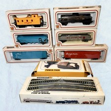 Lot Of 8 HO Scale Bachmann Freight Cars Train Tracks  Power Pack In Boxes