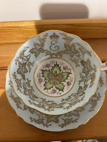 Taza de té y platillo Queen Elizabeth II Paragon primer aniversario de coronación - Imagen 2 de 6