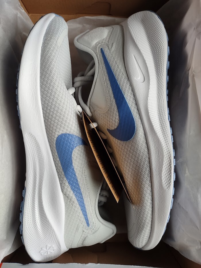 Nike Women's Revolution 7 Gym Train Tennis Road Running Shoe Nike Women's Revolution 7 Gym Train Tennis Road Running Shoe