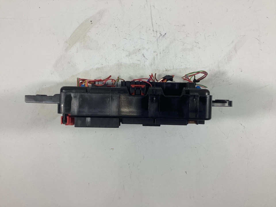 BMW M4 2016-2020 maletero trasero distribución de energía relé de fusibles módulo de unidad OEM. Foto 3 de 4