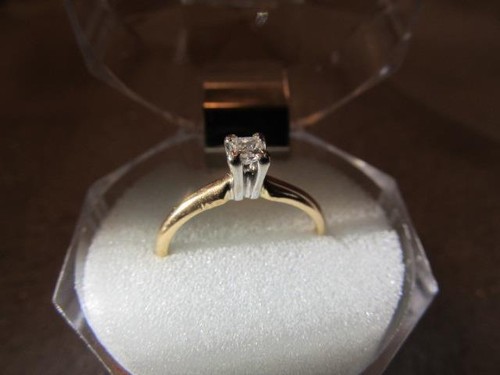 Anillo solitario de corte princesa de diamantes de oro amarillo de 14 K - Imagen 9 de 10