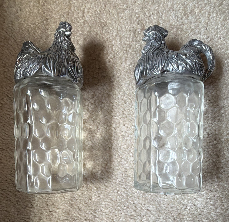 Rooster Top Clear Honeycomb Glass Salt & Pepper Shaker Set w/ Silver Lids