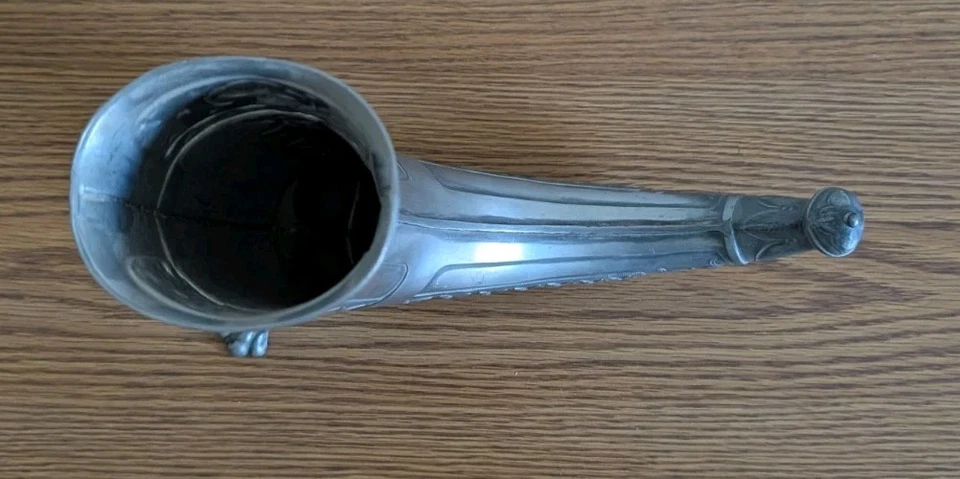 Cuerno de beber vintage Aksel Holmsen con patas peltre vikingo noruego disfrazado Foto 2 de 4