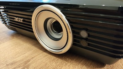 Acer v6820i 4k Heimkino Beamer Projektor, super Zustand, wenig genutzt
