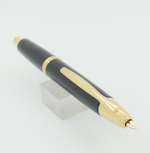 Pilot Capless Fluchtpunkt Schwarz & Gold Füllfederhalter - 14kt feine Feder