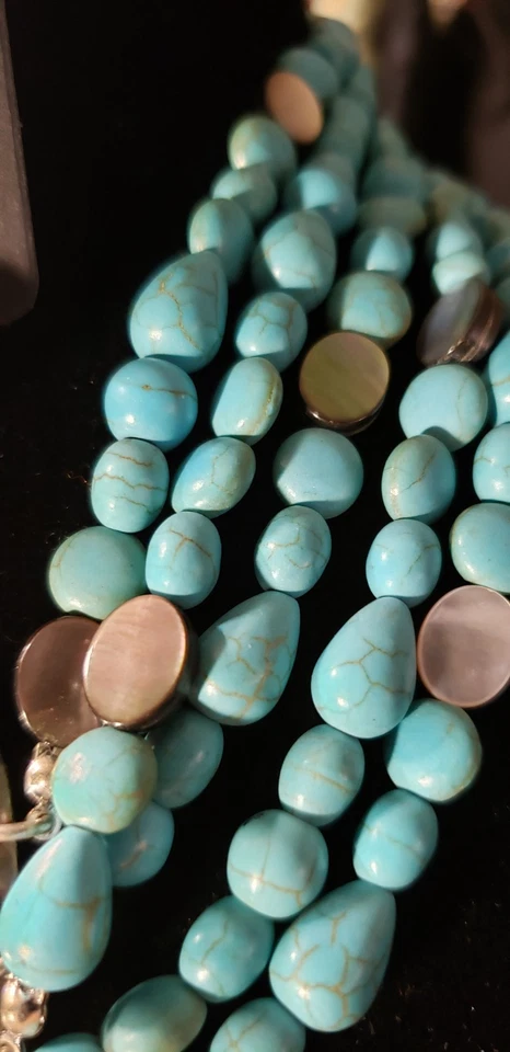 Dramático conjunto de collar y pendientes a juego Chico's Abolone Shell & Imitación Turquesa Foto 4 de 4