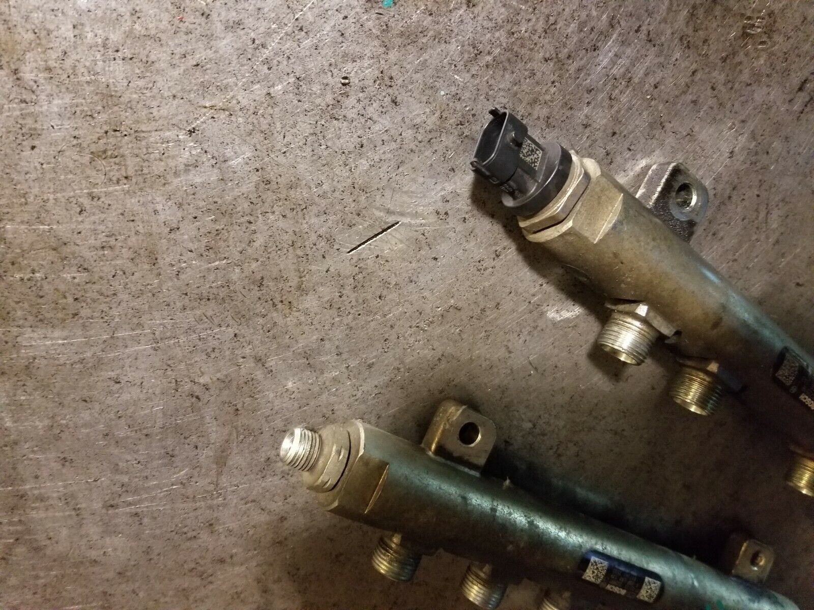 0610 20062010 Duramax LBZ LMM High Pressure Fuel Rails 973613533