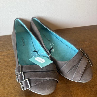 NWT Maurice s size 6 women s Brown flats round toe Buckles With Teal Inner