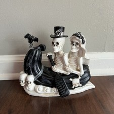 Halloween Decor With Bride And Groom That Lights Up