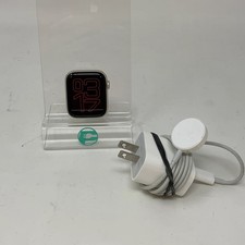 Broken Apple Watch SE 2nd Gen 44mm GPS MA7Y4LL/A Cracked Screen