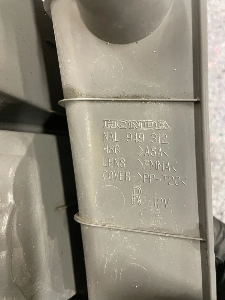 Conjunto de luz trasera para pasajero Honda Odyssey 2011-2017 lado derecho OEM usado Foto 3 de 3