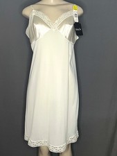 Vintage 70's VANITY FAIR Ivory Nylon Full Slip- NWT Sz. 38