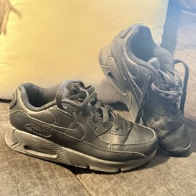 Nike Air Max 1 Low Top Lace Up Athletic Sneaker Black Teens Activewear Casual