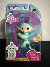 NEW Fingerlings Zoe Baby Monkey Turquoise WowWee Interactive Toy w/ Bonus Stand
