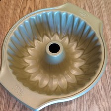 Wilton Sunflower Fluted Bundt Pan - Gold Non-...