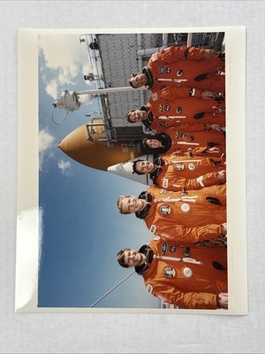 NASA STS 66 Crew Photo In Front of Shuttle Atlantis Press Photo 2