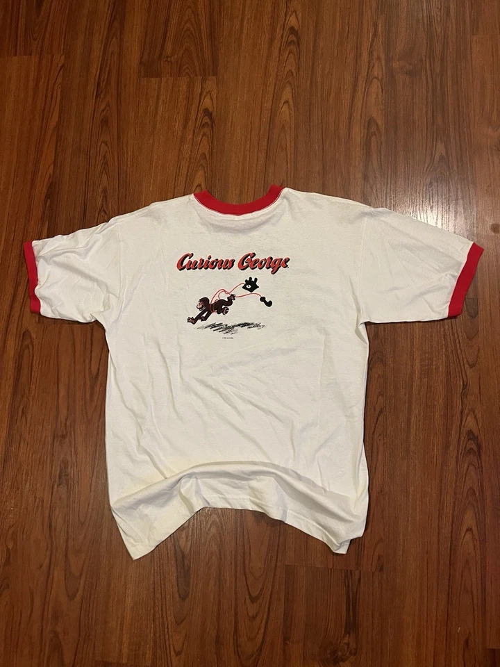 Camiseta Vintage Curious George Años 90 Naughty Monkey Firemen Doble Cara Timbre 2X Foto 2 de 4