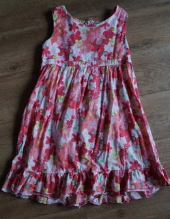 Mädchenkleid Gr. 134 140 von Pocopiano sehr gut erhalten Blumendesgin