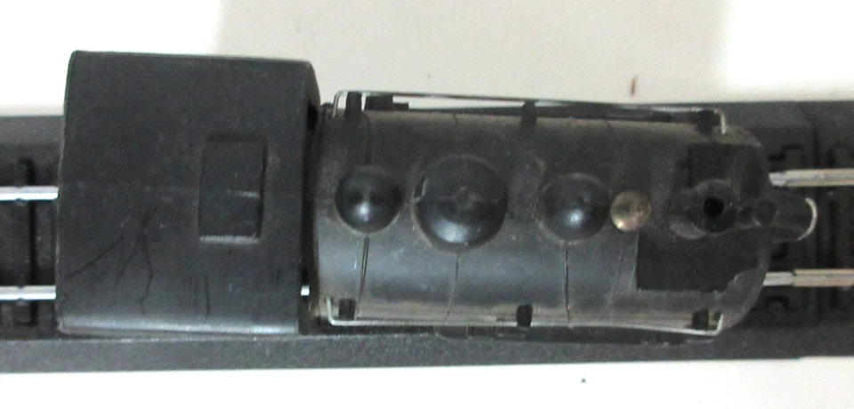 HO Scale Santa Fe 0-4-0 Tank Switcher Steam Powered Locomotive - Image 4 of 4