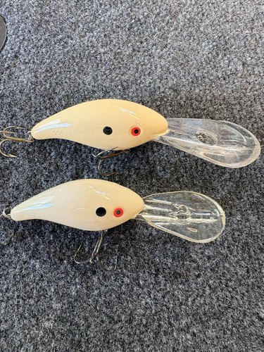 2 MANNS CRANK BAITS IN BONE COLOR. 20 Plus And 30 Plus. Never Used.