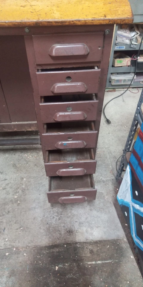 复古(1940 年代)E.H. Sheldon 6 抽屉教室绘图台。 钢和橡木。  — 第 4/4 张图片