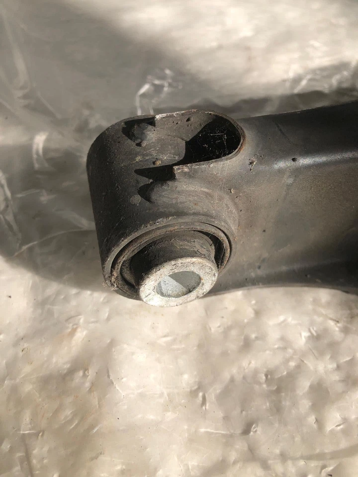 1994 - 2007 MERCEDES BENZ C-CLASS C230 Rear Lower Control Arm Passenger Right RH - Image 4 of 4