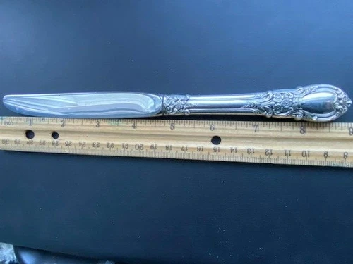 LUNT ''  AMERICAN VICTORIAN'' 925 STERLING SILVER DINNER KNIFE
