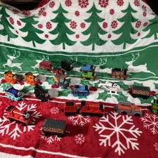 Huge Lot Of Thomas The Train Cars, Friends Pull Along 20 Pieces.