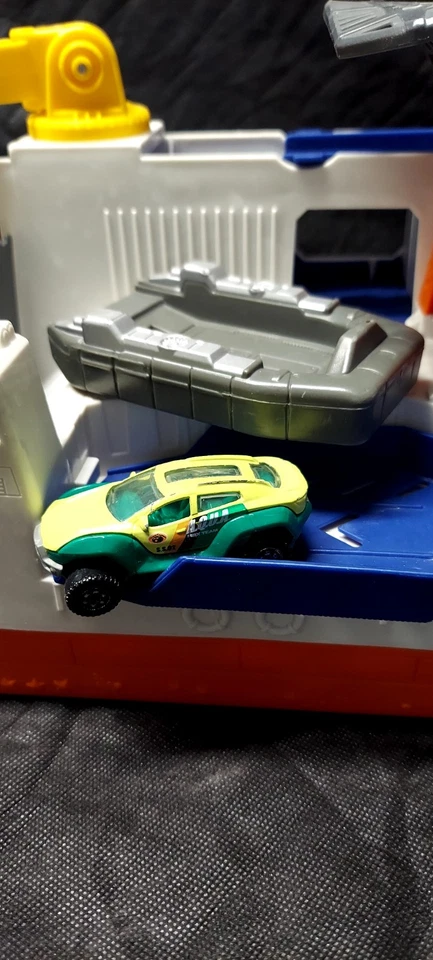 Matchbox Mission Marine Rescue Shark Boat BFN57 Mattel 2013 - Image 4 of 4