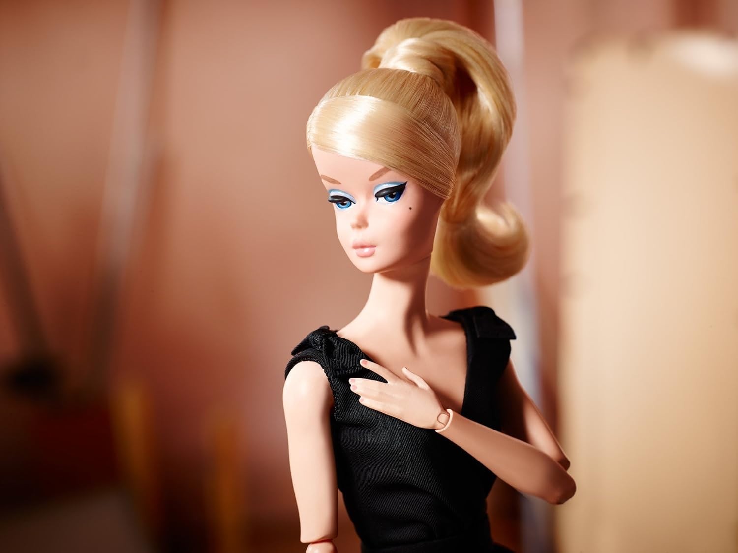 Куклы Barbie Gold Label Fashion Model Collection Classic Black Dress Doll Blonde DKN07 — фото 8