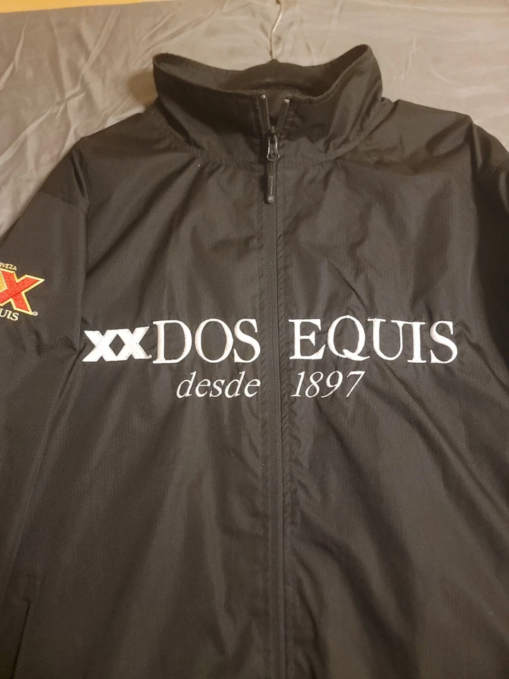 Chaqueta Softshell Negra Para Hombre Dos Equis XX Logo y Bandera de México Foto 2 de 4
