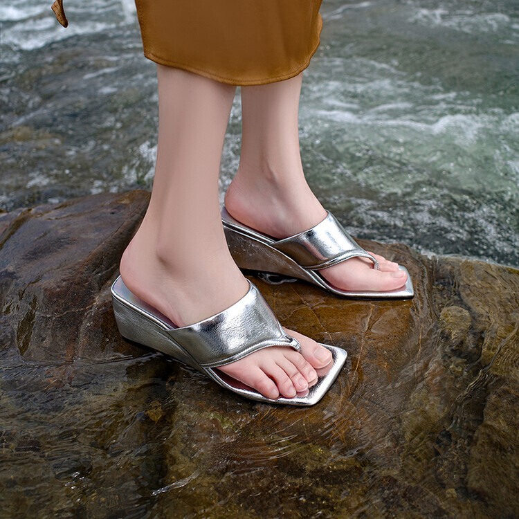 PANTOFOLA D’ORO Scarpe sandali donna 2024 moda pelle tacco a zeppa lucido tacco perizoma